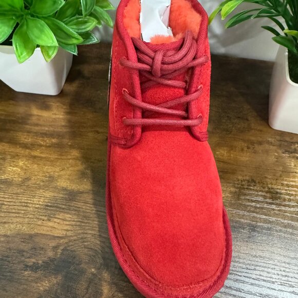 UGG x Sesame Friends Neumel II- Elmo - Picture 2 of 5